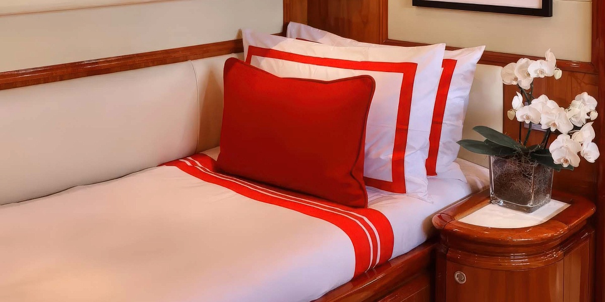 Аренда мега яхты Custom Line 112 CHAMPAGNE AND CAVIAR в Италии, Амальфи